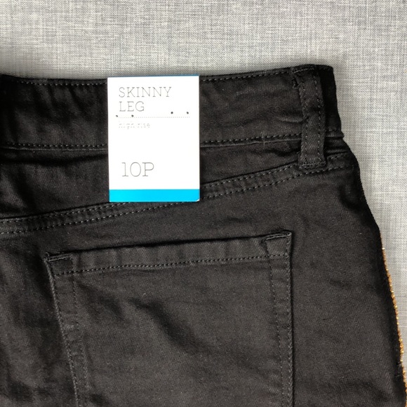 10P 14P Style & Co. Black Chain Detail Skinny Jean - Picture 7 of 7